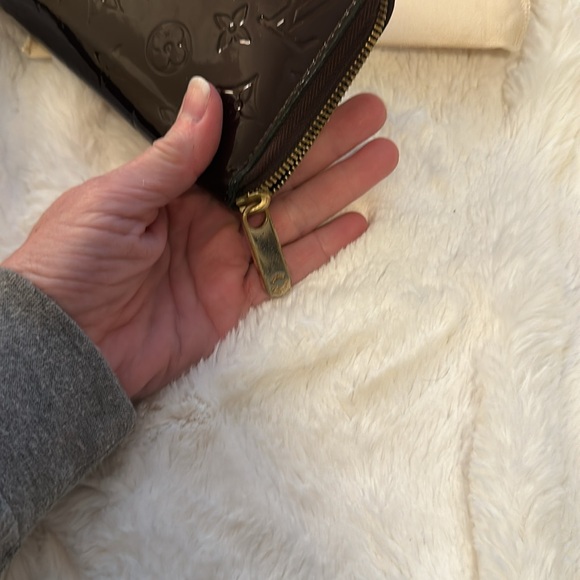 LOUIS VUITTON Amarante Authentic Zippy Patent leather  Wallet only no box /dusty - Picture 8 of 10